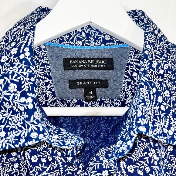 Banana Republic Blue & White Floral Print Shirt, Size M, Like New - Picture 3 of 3